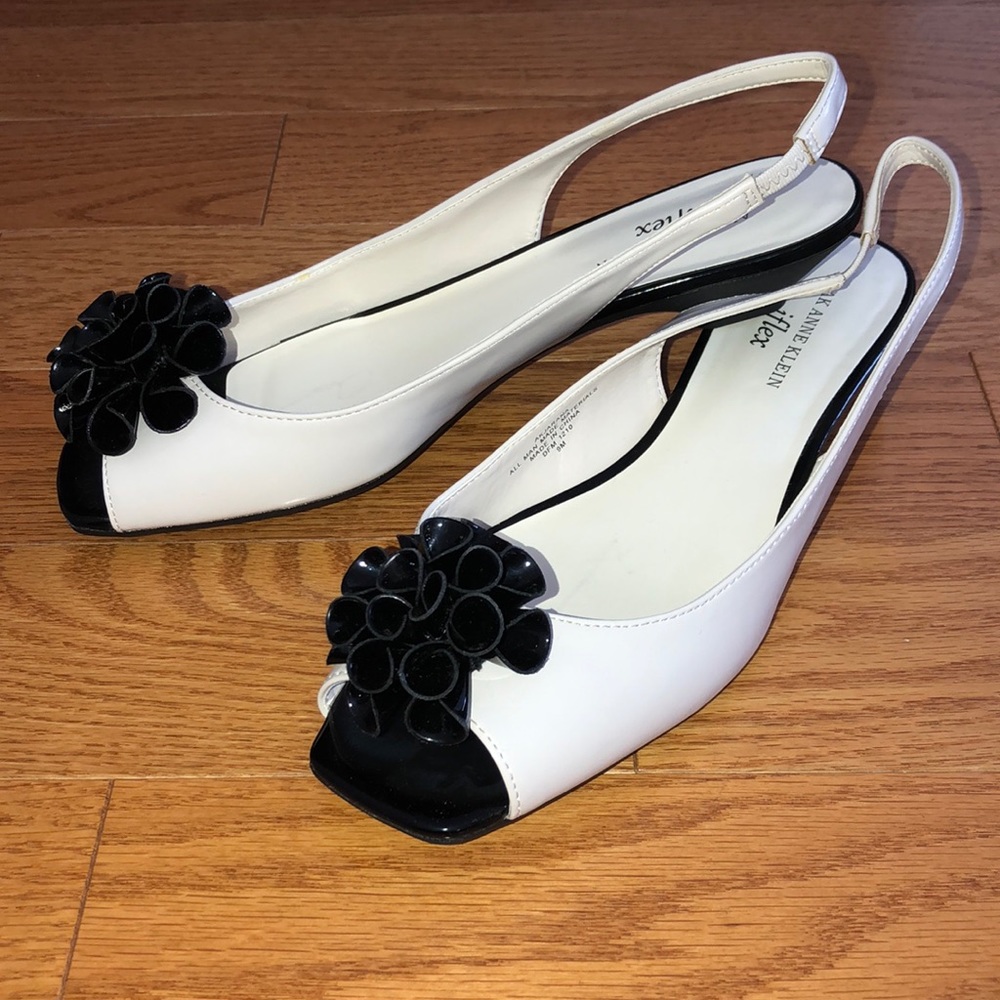 NBW White and black flowered sandals